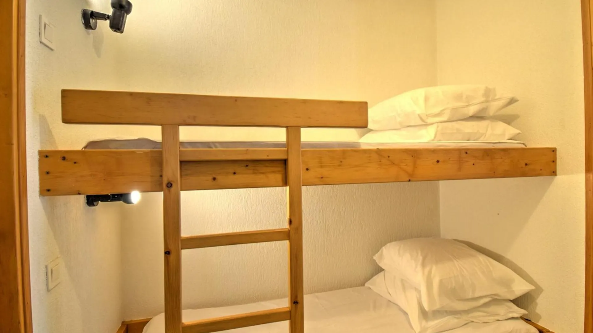 Apartment Studio Cosy Au Centre De Morzine, Pour 4 Pers Avec Balcon, Proche Des Pistes Et Services - Fr-1-524-124